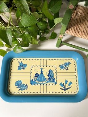 Vintage Mid-Century "Southern Belle" (Prairie Girl) Tin Metal Snack / TV Tray